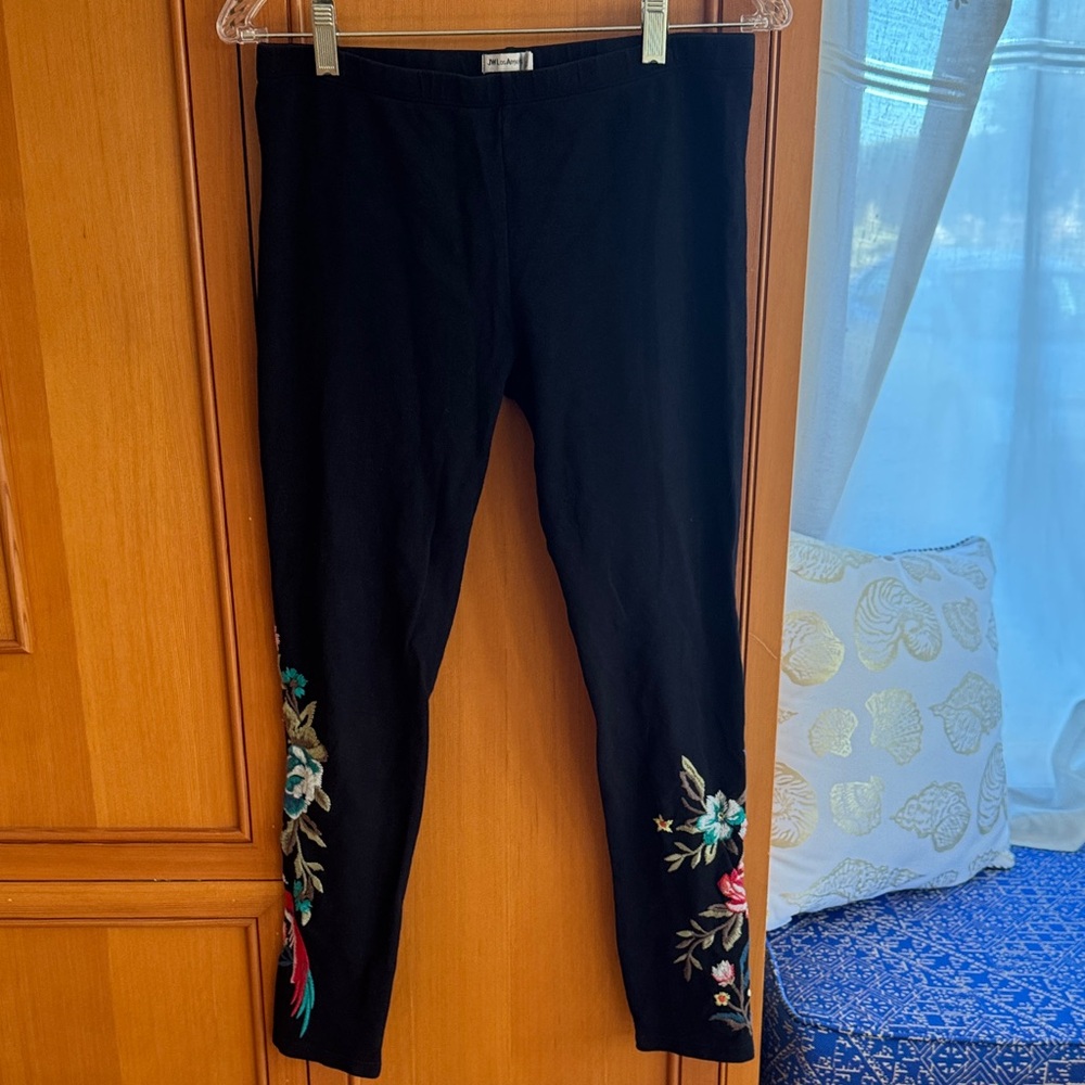 JWAngeles (Johnny Was) embroidered legging size medium